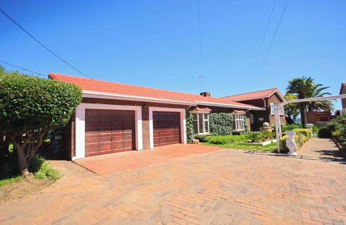 Maseru House | The Advocate Suites Manor