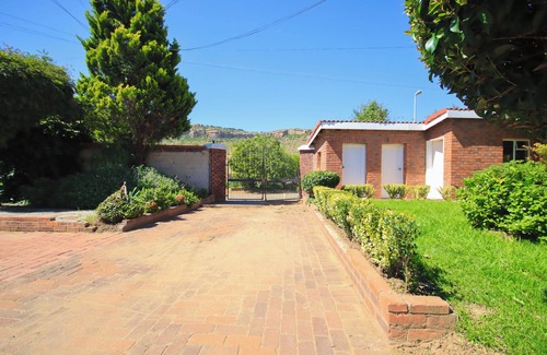 Maseru House | The Advocate Suites Manor