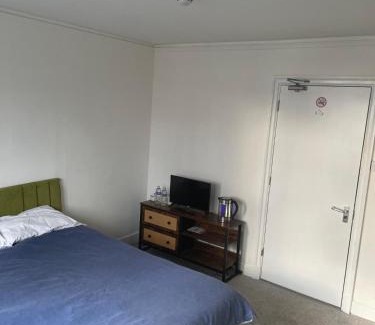 London Borough of Hounslow Hotel | The Airman