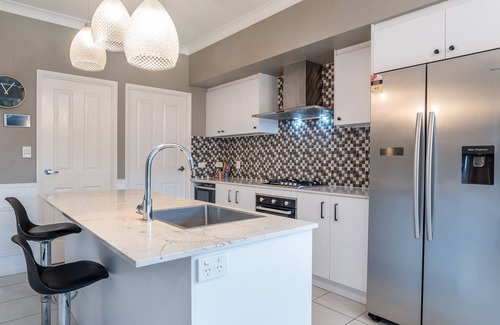 Northgate House | The Airport Stop Modern, 15min to Brisbane City
