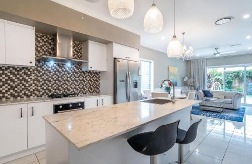 Northgate House | The Airport Stop Modern, 15min to Brisbane City
