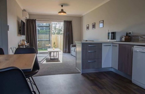 Brixton Apartment | The Aisle Seat - pet-friendly 1BR modern apartment