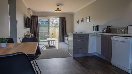 Brixton Apartment | The Aisle Seat - pet-friendly 1BR modern apartment