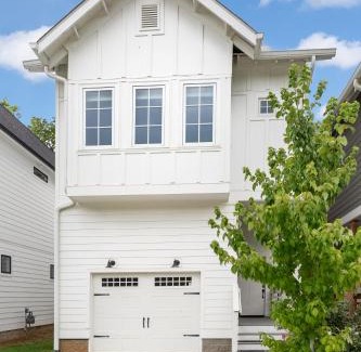 East Hill House | The Alabaster by Stay Local Nashville