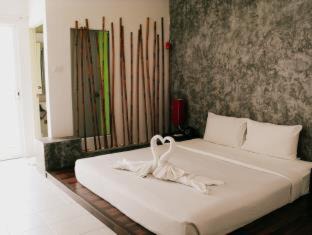 Nanai Road Apartment | The Album Loft