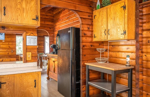 Marmot House | The Alder Lodge - Hot tub, shuffleboard, air hockey, bbq, dogs-ok