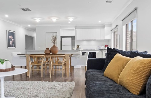 Alfredton House | The Alfredton Spacious Ballarat Stay for Families