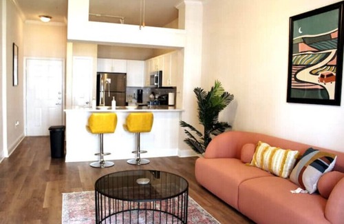 Houston Apartment | The Aliyah Poolside View with Pool, Gym, & Theater