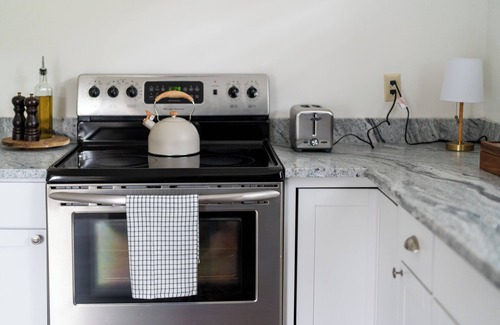 Staunton House | The All-American Cottage Seconds from Gypsy Hill Park! Kid and Pet friendly!