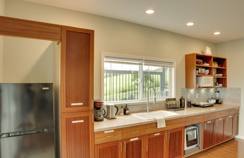 Discovery Harbour Apartment | 'The Aloha Green House' Retreat w/Ocean Views!