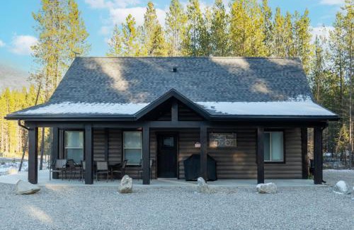Valemount House | The Alpine Cabin