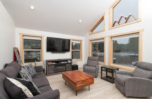 Valemount House | The Alpine Cabin
