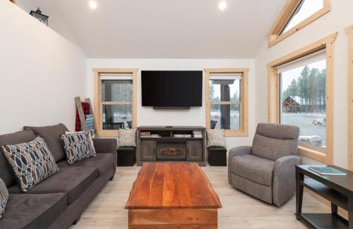Valemount House | The Alpine Cabin