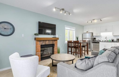 Collingwood House | The Alpine - Central Collingwood Condo