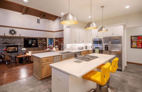 Gold Mountain House | The Alpine Vista | Pets | Couples | Golf | Nakoma