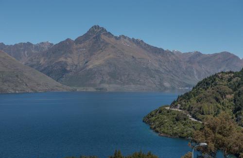 Sunshine Bay House | The Alpine Way Queenstown