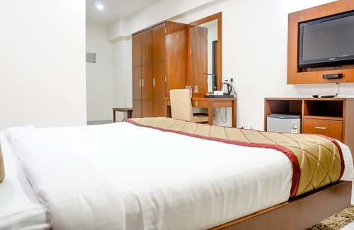Kopar Khairane Hotel | The Altruist Business Hotel (NM -1)