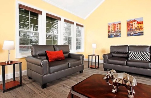 Mission Valley House | The Amapola: Large Home in Fremont W/AC & Parking