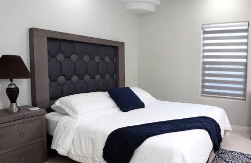 Edinburg Apartment | The Ambassador Suite