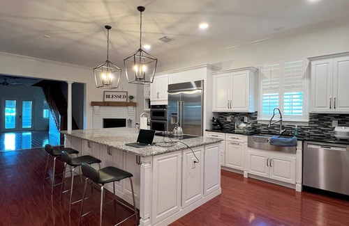 Longwood House | The American Dream House – Lakefront Luxury with 2 Heated Pools & Hot Tub