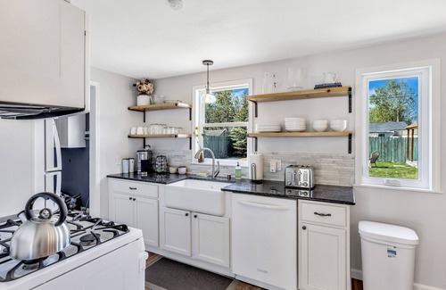 Airport Heights Community Council House | The Anchorage: 3bedroom, 4 bed, 1 bath house in Airport Heights.