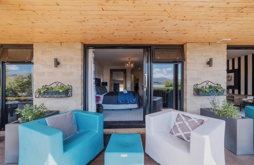 Lake Tekapo House | The Andromeda Hideaway - 6BR, Hot tub, BBQ