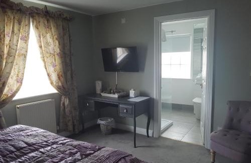 Upton Scudamore Hotel | The Angel Inn