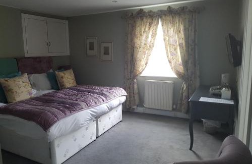Upton Scudamore Hotel | The Angel Inn