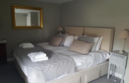 Upton Scudamore Hotel | The Angel Inn