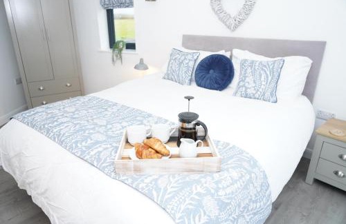 Newark Apartment | The Angel - Luxury Lakeside Lodge