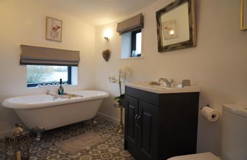 Newark Apartment | The Angel - Luxury Lakeside Lodge