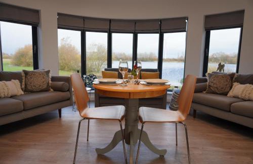 Newark Apartment | The Angel - Luxury Lakeside Lodge