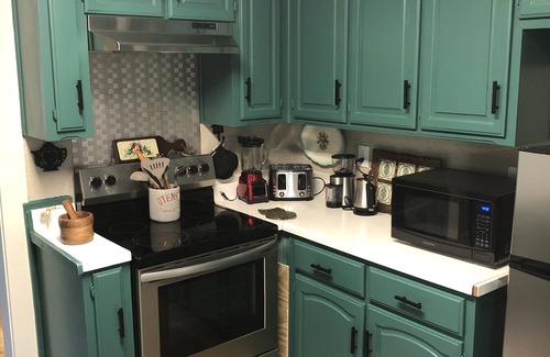 Cleburne House | The Anglin House, an early century home completely renovated and modernized.