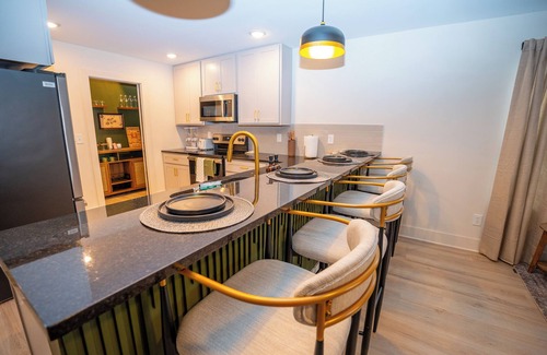 New Albany House | The Aniston; Brand new home in downtown New Albany minutes away from Louisville!