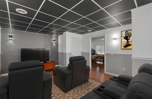 Whittaker House | The Ann Arbor Estate - 5BR Home with Theater & Deck
