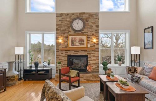 Whittaker House | The Ann Arbor Estate - 5BR Home with Theater & Deck