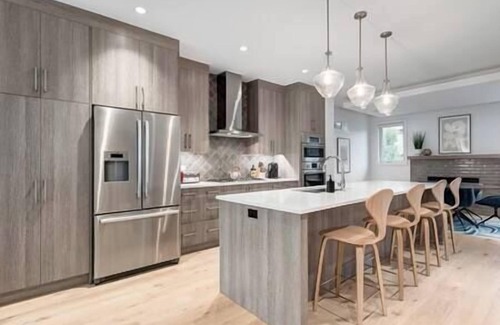 Richmond House | “The Anna" Upscale 4 Bedroom Home in Desirable Marda Loop