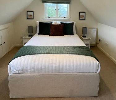 Trowbridge Apartment | The Annex @ 3 East Town Cottages