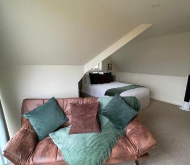 Trowbridge Apartment | The Annex @ 3 East Town Cottages