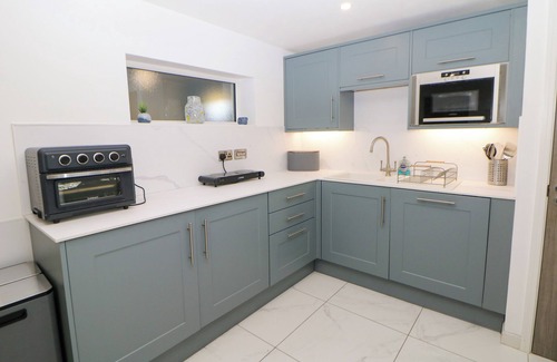 Ripley Cottage | THE ANNEX, pet friendly, with a garden in Swanwick