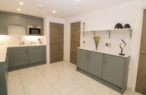 Ripley Cottage | THE ANNEX, pet friendly, with a garden in Swanwick