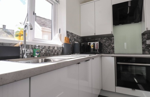 Llanrug Cottage | THE ANNEXE AT LLWYFOR, romantic, with a garden in Llanrug