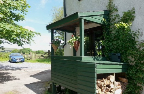 Postbridge Cottage | THE ANNEXE, HIGHER LYDGATE FARMHOUSE, pet friendly in Postbridge