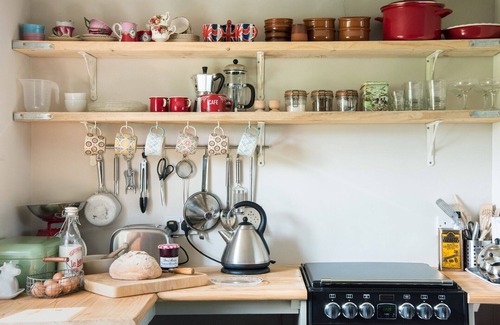 Chipping Campden Cottage | The Annexe, quintessentially English, but with a French/Moroccan flavour.