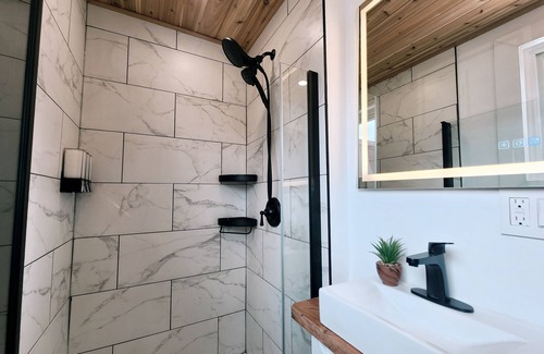 Quartier 5-4 Apartment | The Antique Cat - Jacuzzi & Parking