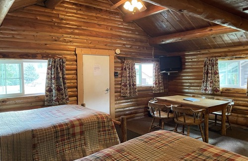 Cooke City-Silver Gate Cabin | The Antler Cozy Cabin! Cooke City, at the entrance of Yellowstone's NE Gate and Lamar Valley