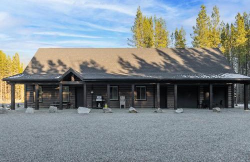 Valemount House | The Antler Ridge Cabin