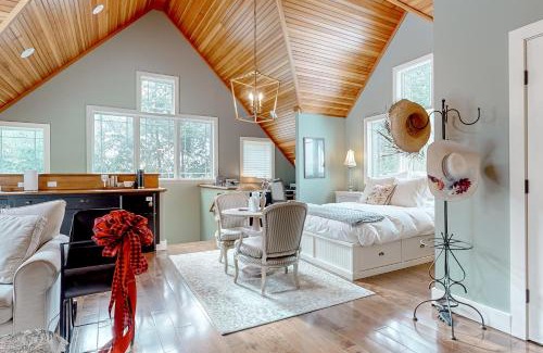 Wolfeboro Hotel | The Apartment at Camp Hattie Wolfeboro
