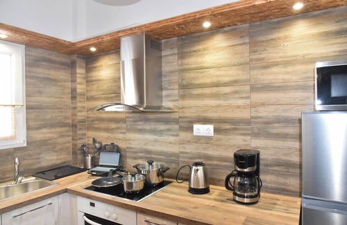 Spata-Artemida Apartment | The Apartment is Situated 50m Away From the Beach and 10km From the Ath.airport