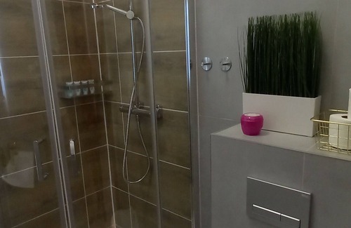 Legnica Apartment | The apartment "Love on 5" is almost in the Legnica center. Near to city park.